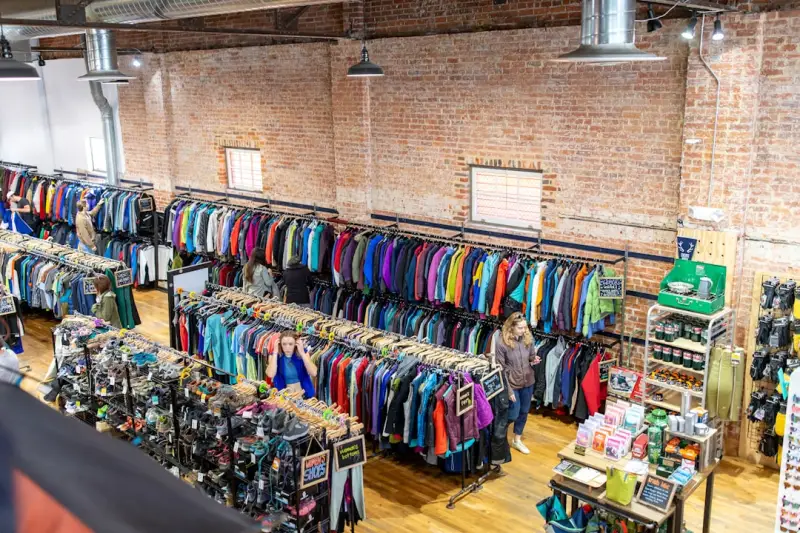 南宁市独角星广告服务有限公司标识标牌工程材料选择与工艺对比分析