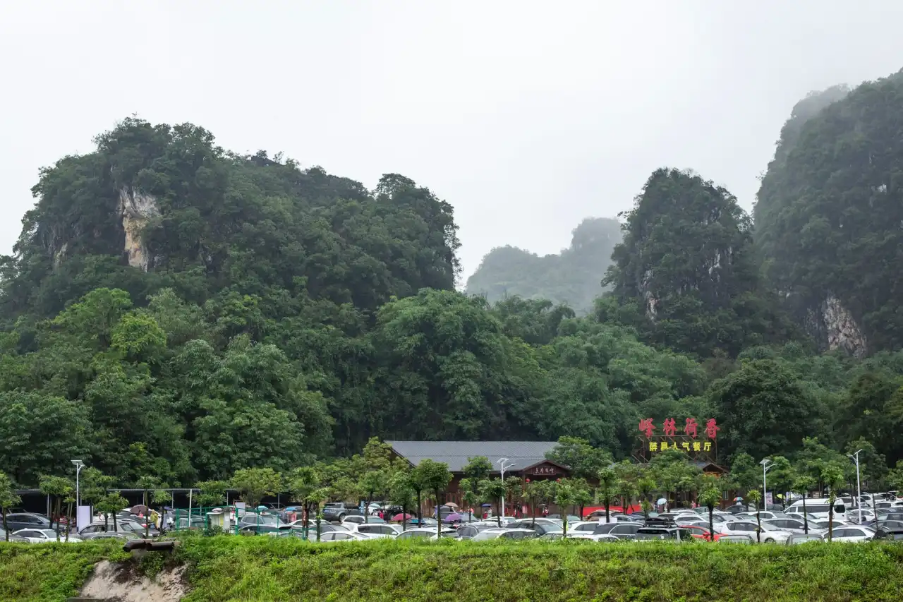 广告服务行业数字化趋势与南宁本地标识标牌技术升级路径
